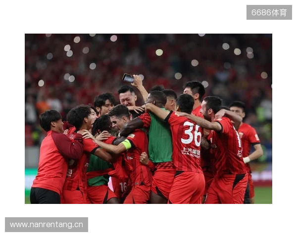 三连冠!上海海港加冕2025赛季中超冠军,摘下队史中超第四星 三连冠!上海海港加冕2025赛季中超冠军,摘下队史中超第四星